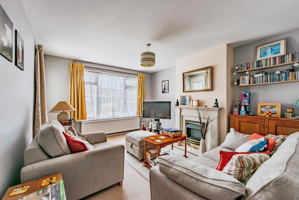 House in Crawley, Southgate - View 3
