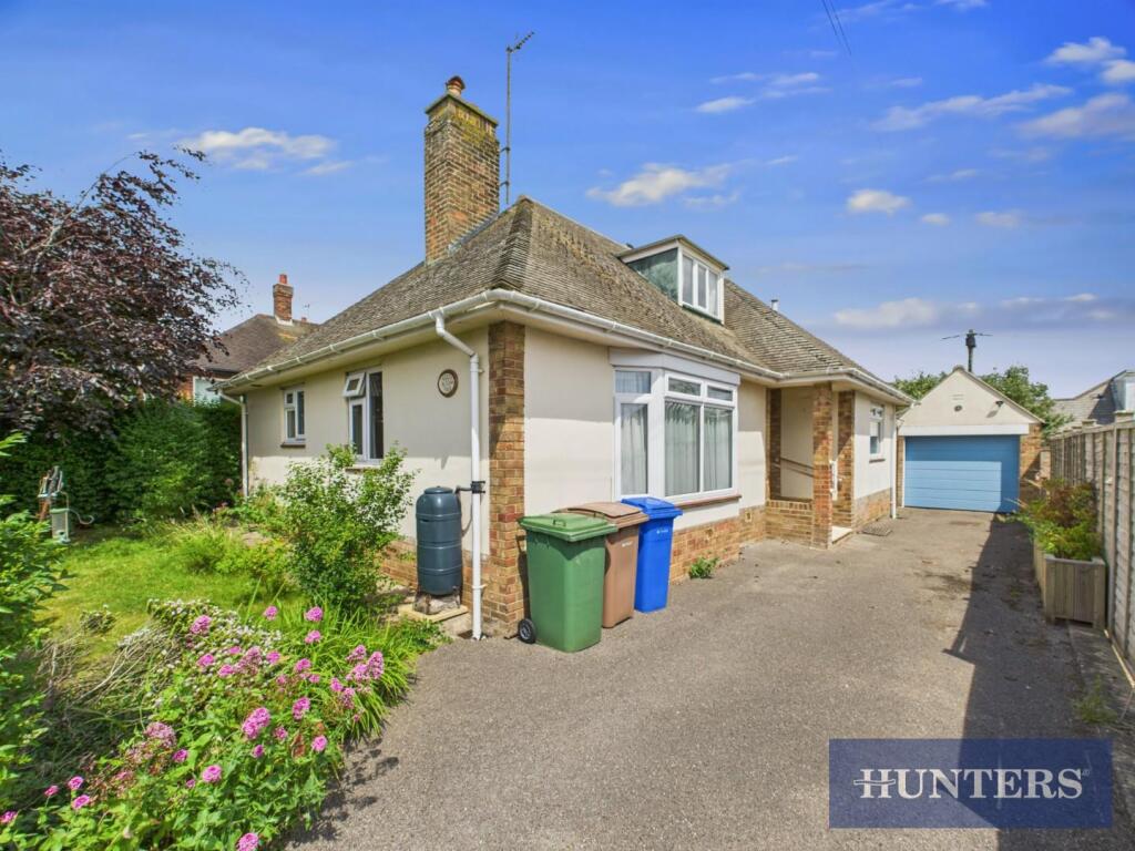 3-bed bungalow on Riviera Drive, Sewerby, Bridlington, £290,000
