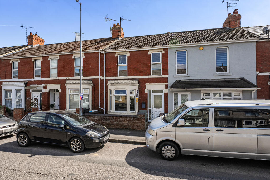 3-bed terraced on Ferndale Road, Swindon, SN2 1DF, £240,000