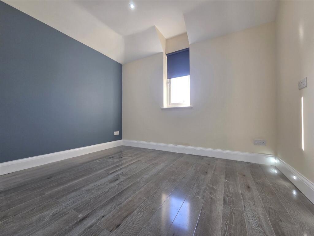Apartment in Southall - More