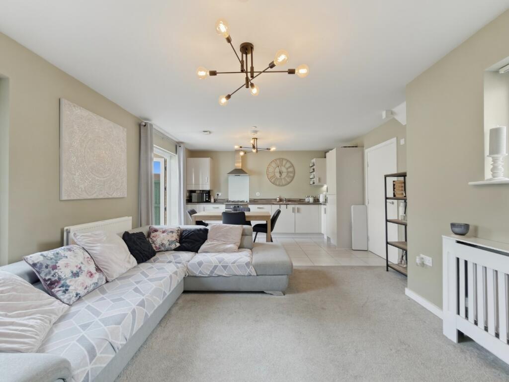 House in Cardiff, Trowbridge Green, Trowbridge - View 2
