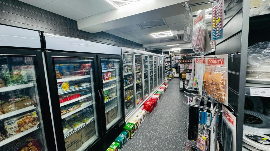 P08 - Freezer and chiller aisle.jpg