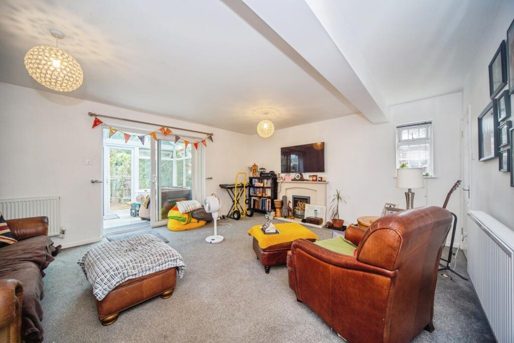 House in Southampton - More