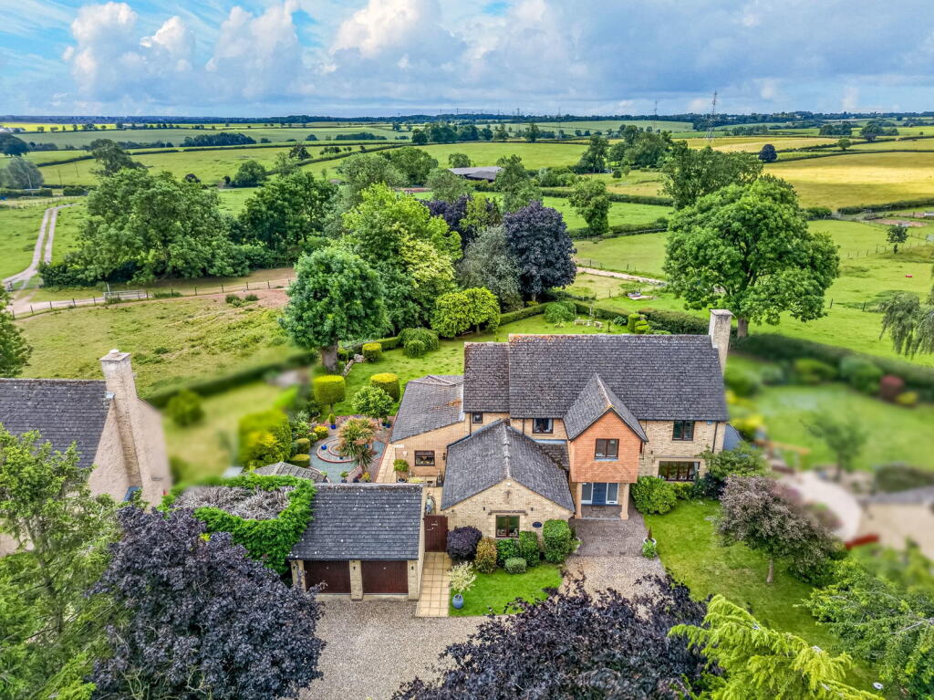 House in Orlingbury - View 5