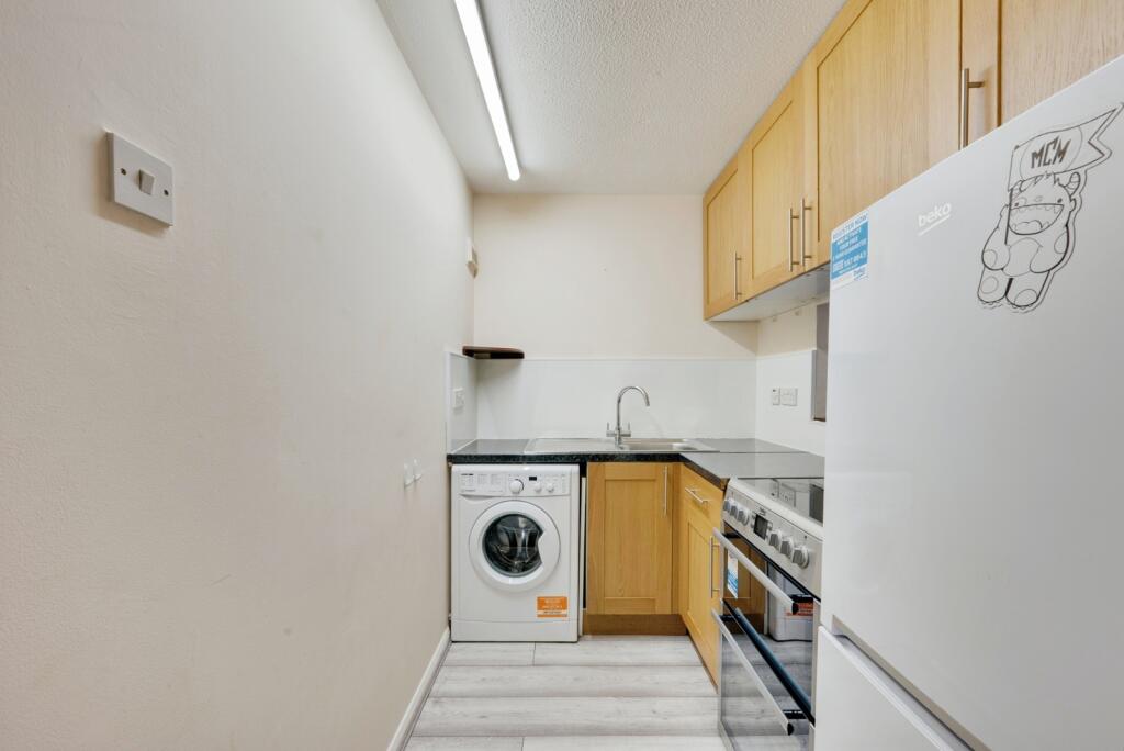 Apartment in Sutton - View 3