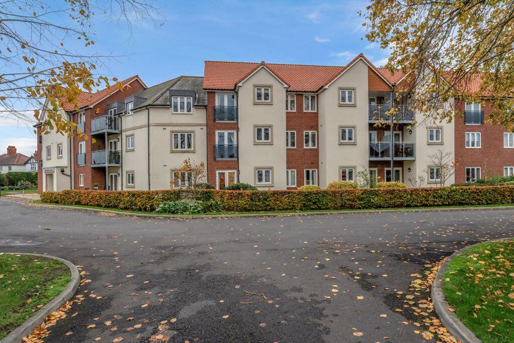 1-bed flat on Taylors Avenue, Cleethorpes, £175,000