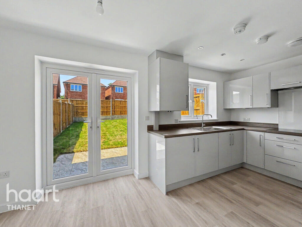 3-bed semi-detached on Meadowview Drive, Margate, £370,000