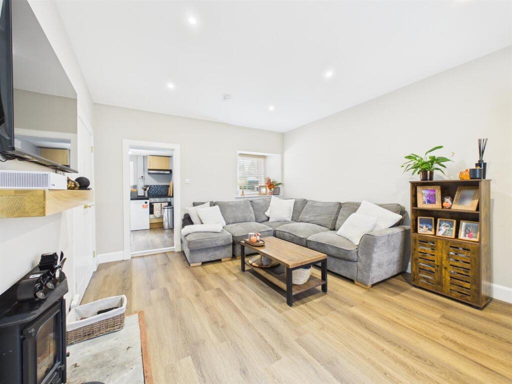 Corner House, Oakbank Road, Guildtown, PH2 6BU photo 2