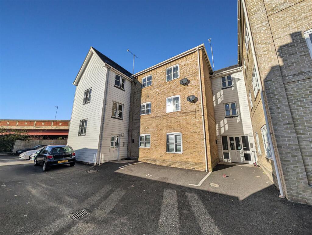 Main image of property: Capstan Place, Colchester, CO4 3GH