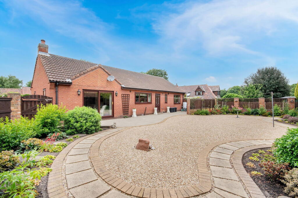 3-bed detached on Barnby Moor, Retford, DN22 8QS, £400,000