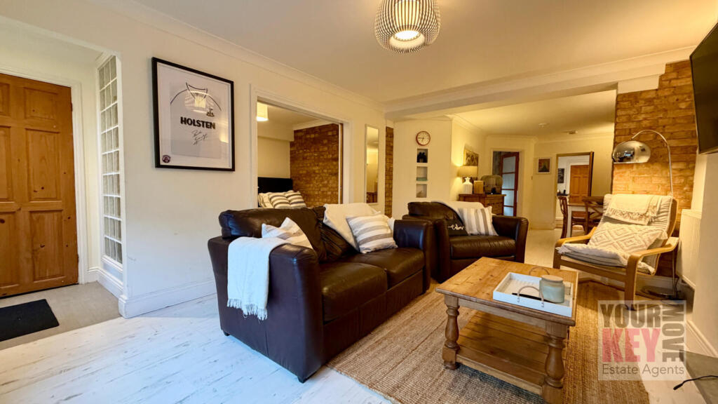 Wellington Terrace, Sandgate, Folkestone, Kent CT20 3DY - View 2