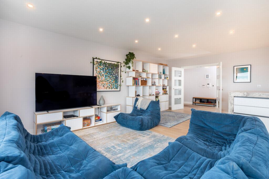 Cannongate Road, Hythe, CT21 - View 5