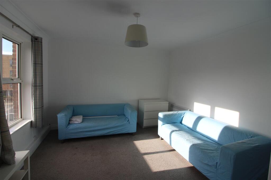 Apartment in Southampton - More