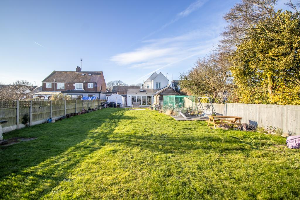 4-bed detached on Alexandra Road, Great Wakering, £525,000