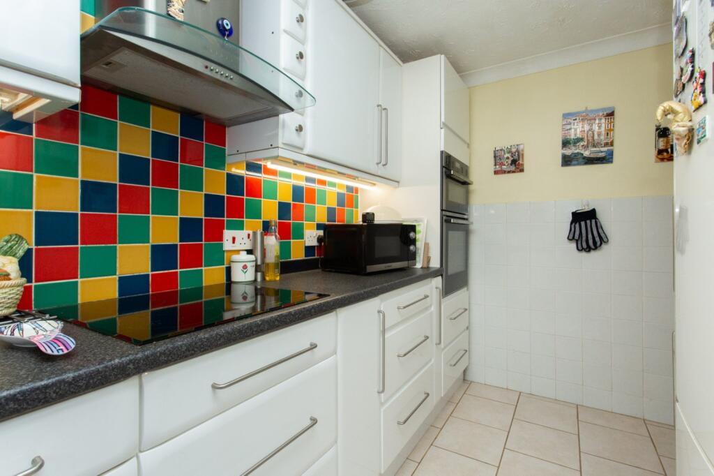 House in Whitstable, Lower Island - More