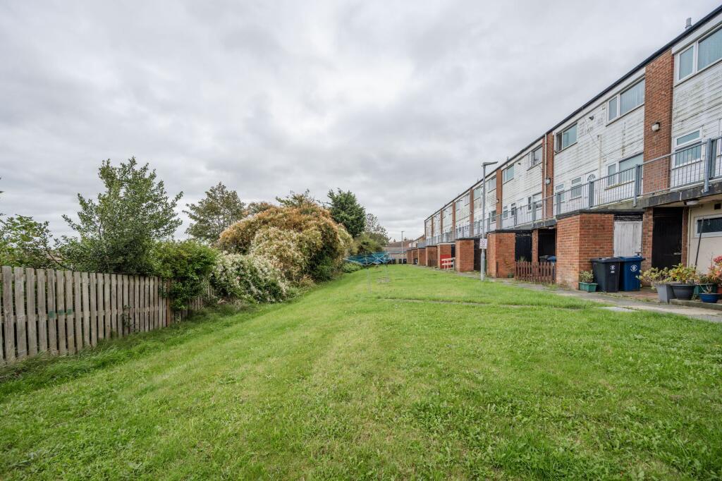 Pennington Avenue, Ormskirk, L39 photo 2