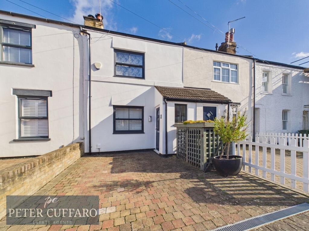 2-bed terraced on Admirals Walk, Hoddesdon, EN11, £440,000