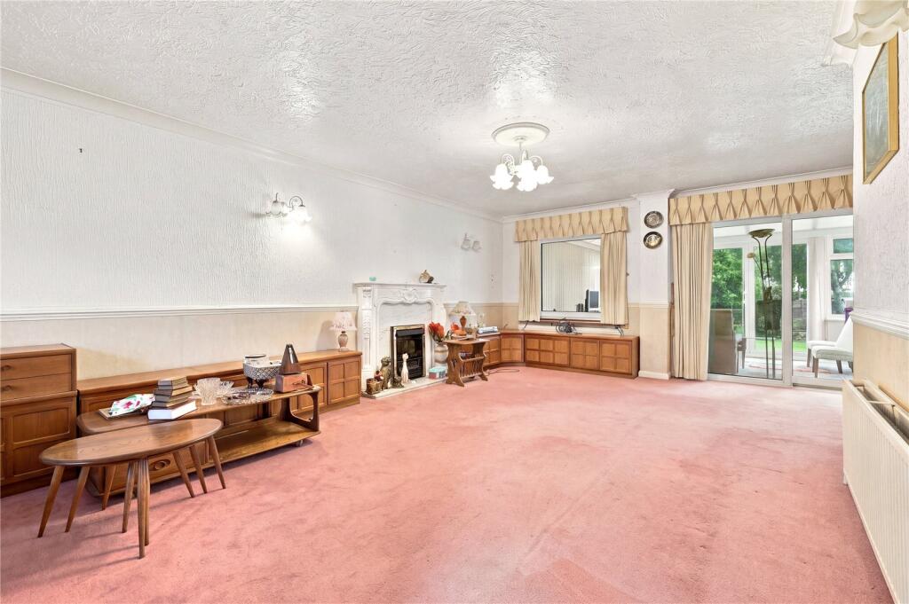 House in Southend-on-Sea - More