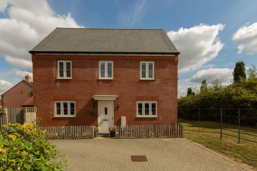 Main image of property: Braid End, Buckingham, MK18 7RE