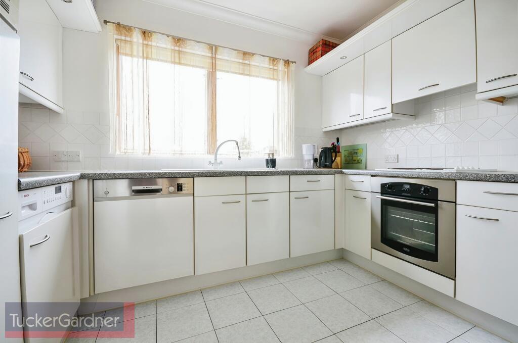 Main image of property: Petersfield Mansions, Cambridge, CB1 1BB