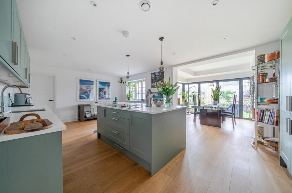 Wickham Road, Fareham, Hampshire, PO17 - View 2