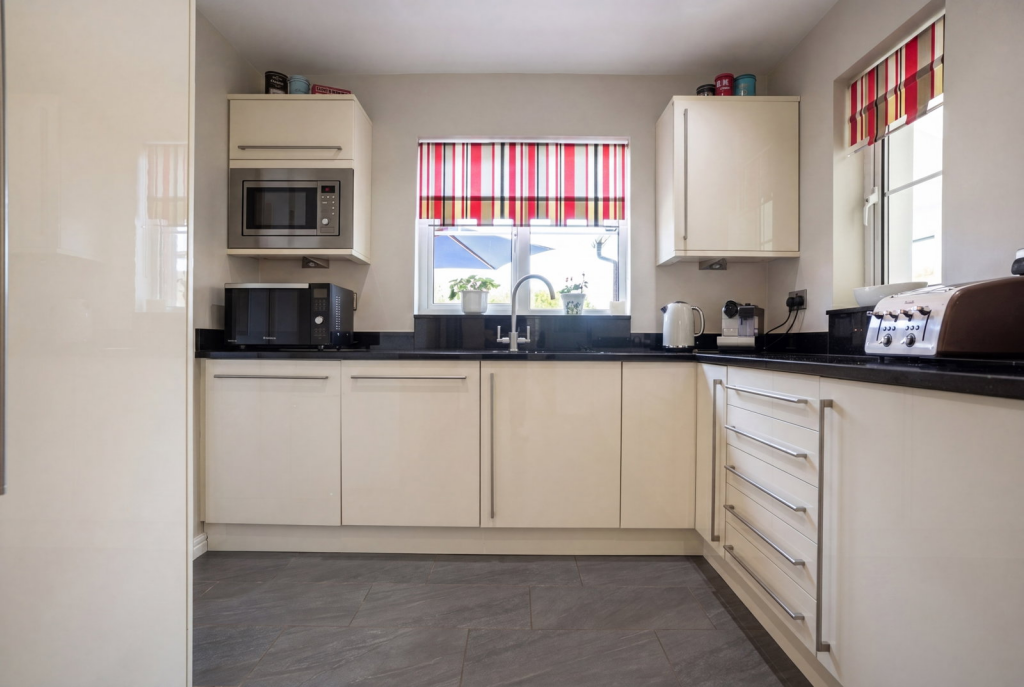 House in Bromsgrove, Wythall - View 4