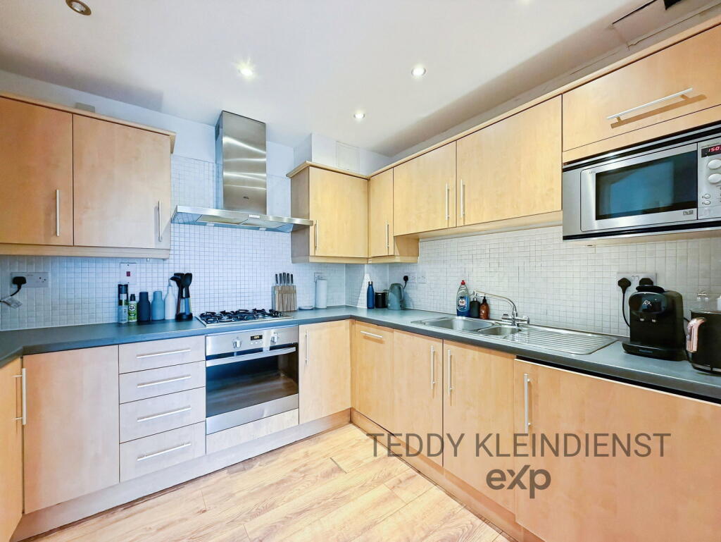 Apartment in Kingston upon Thames - More