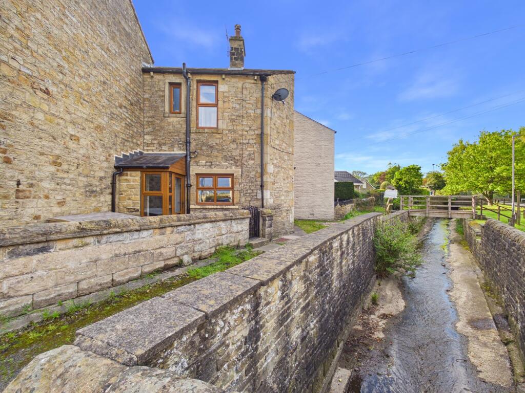 Main image of property: Aire View, Carleton, BD23