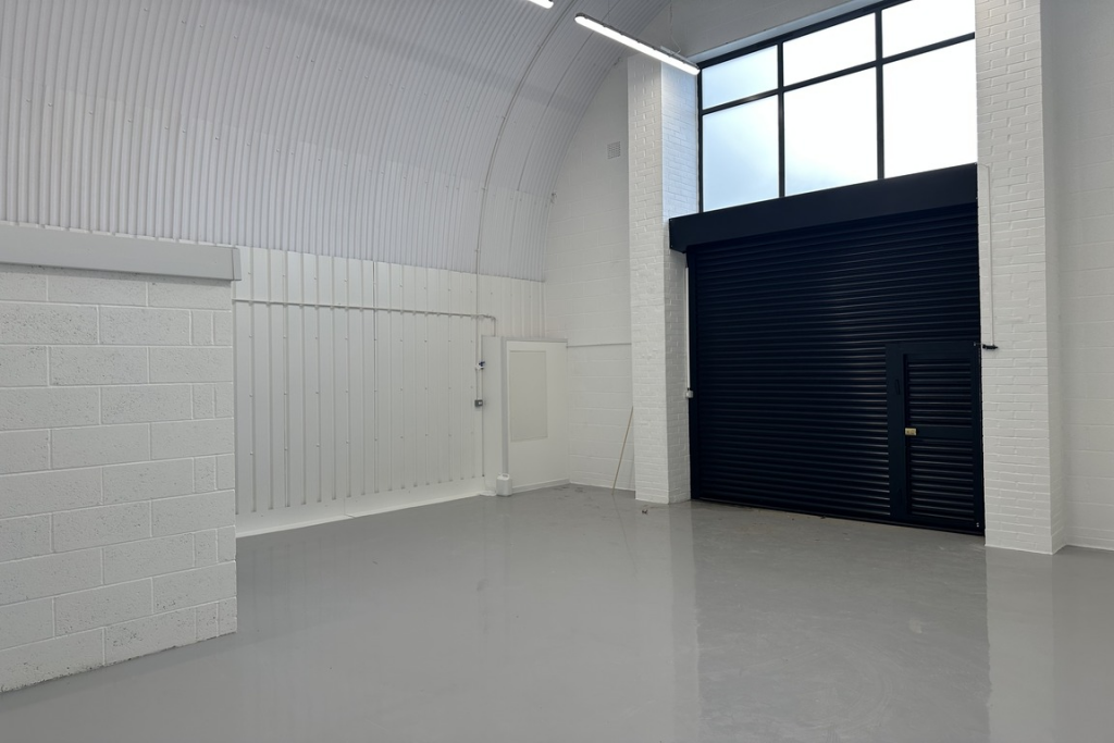 An empty arch with white lining