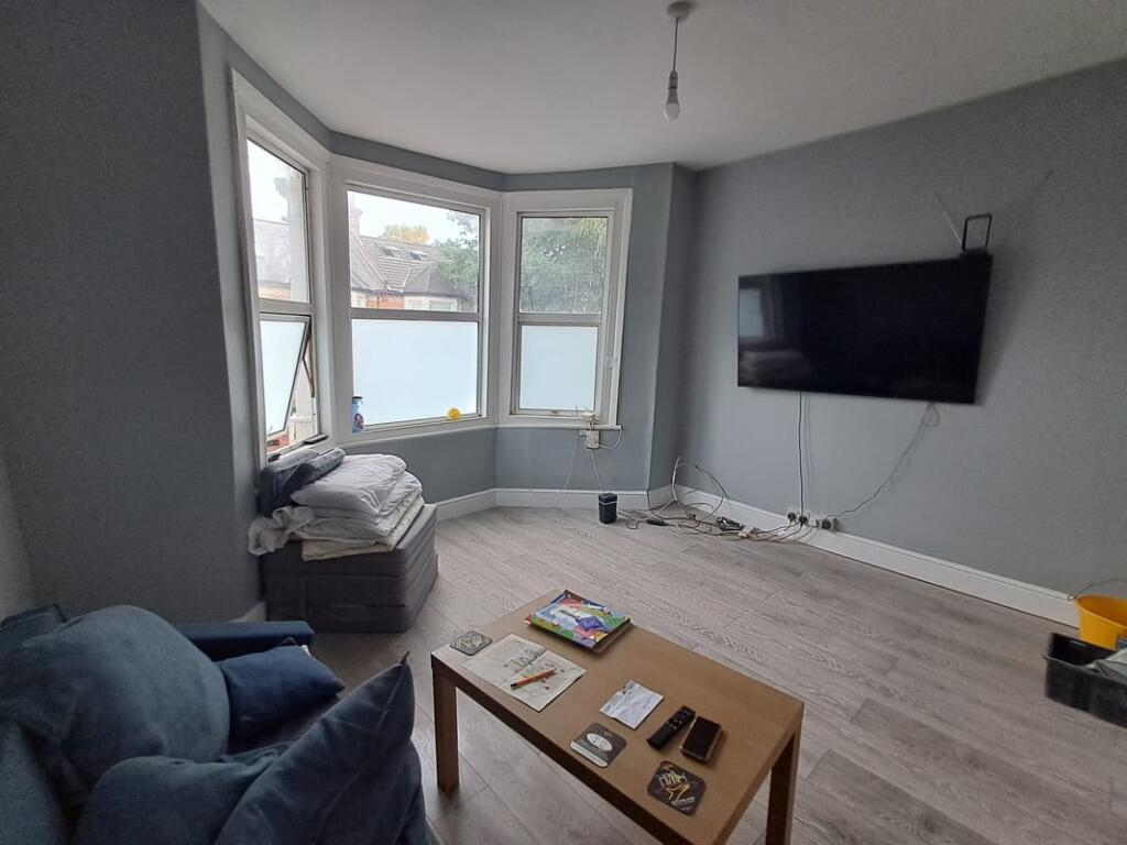 Apartment in London, Highams Park - More