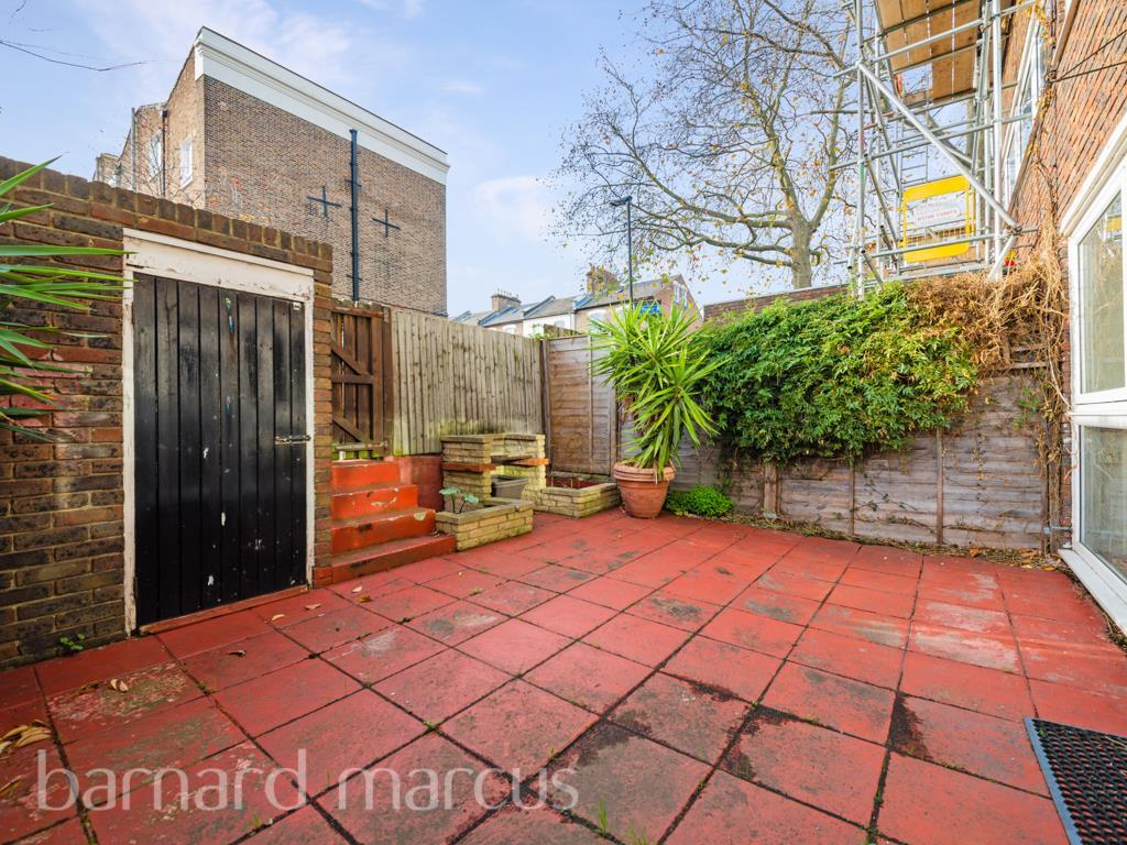 Apartment in London - More