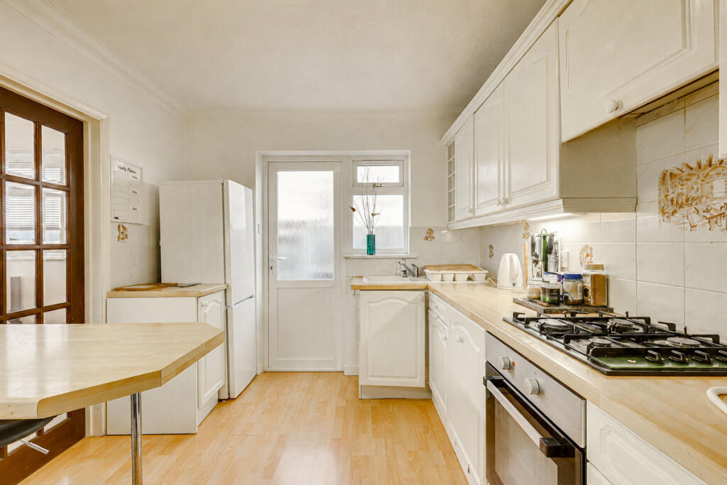 House in Rochford, Rayleigh - View 4