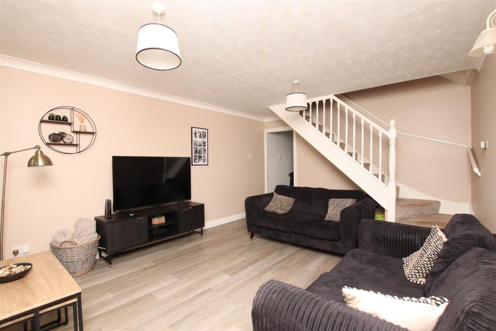 Rollestone Crescent, Exeter photo 3