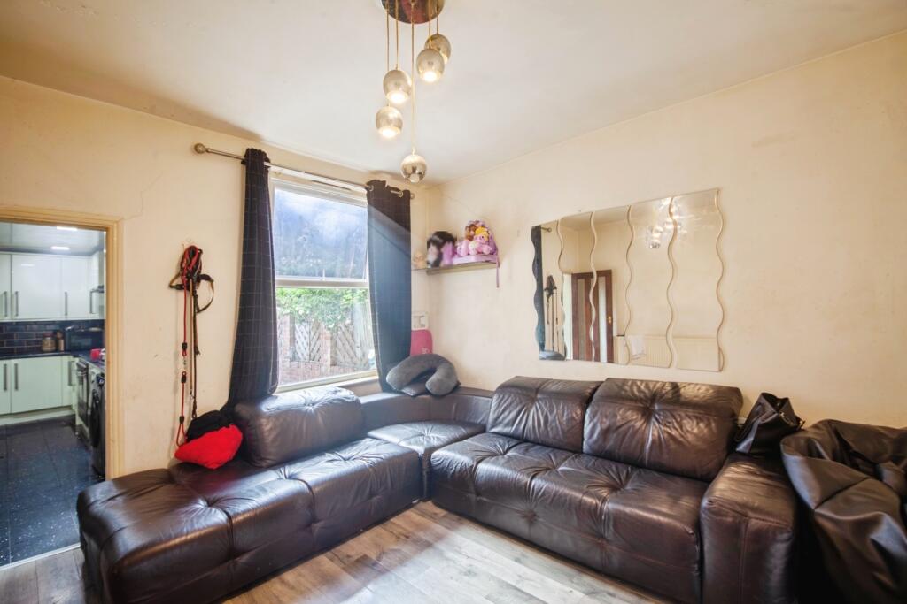 House in Sheffield, Osgathorpe, Pitsmoor - View 5