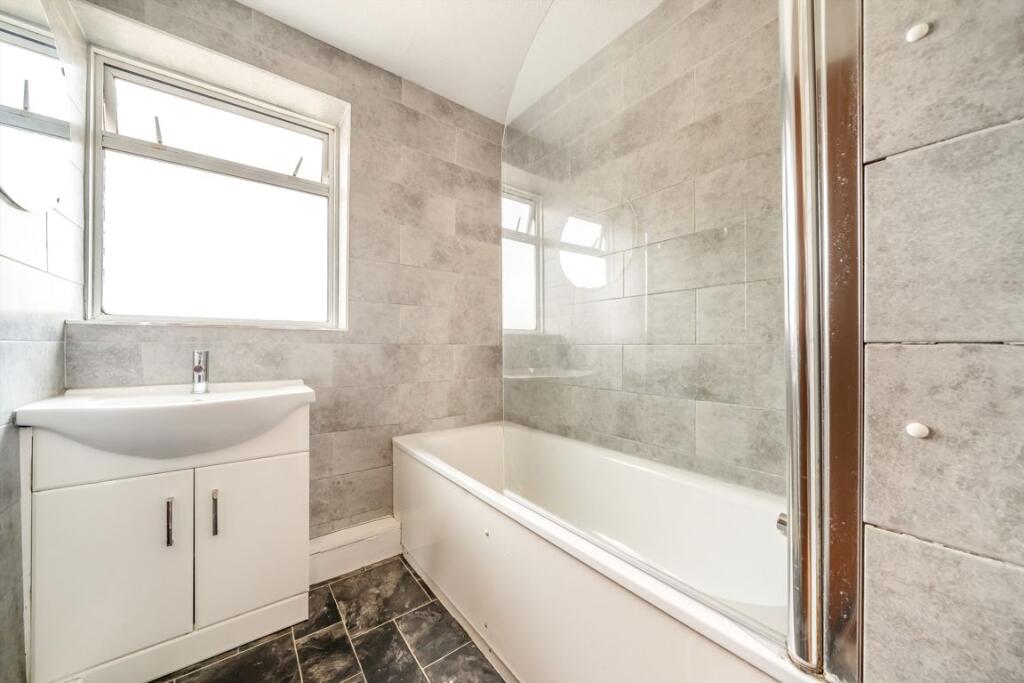 Apartment in Harrow - More