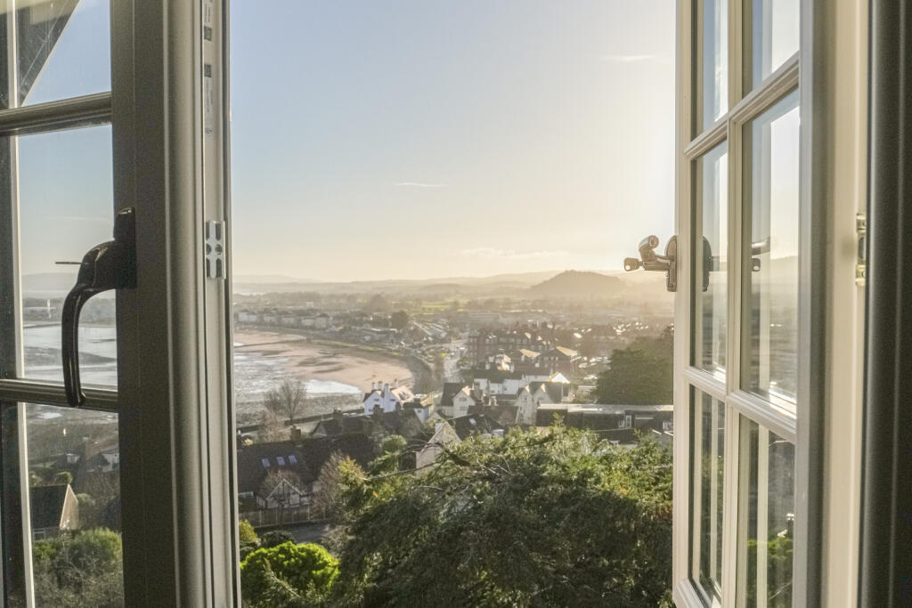 North Hill, Minehead - Spacious family home with stunning views photo 2