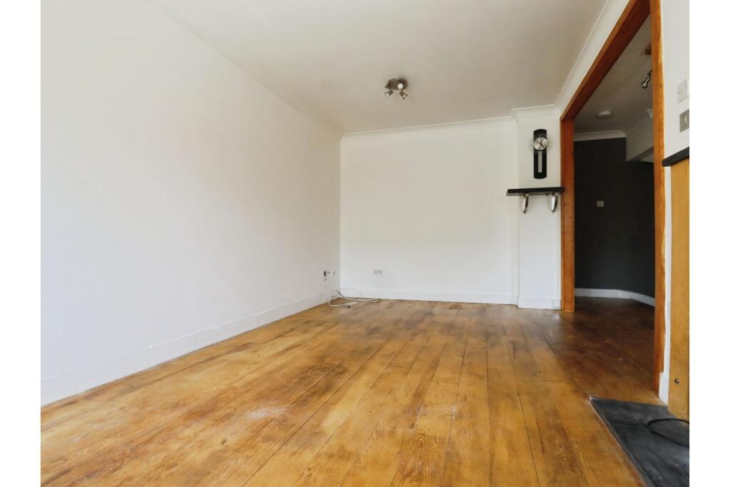 House in Cardiff, Grangetown - View 3