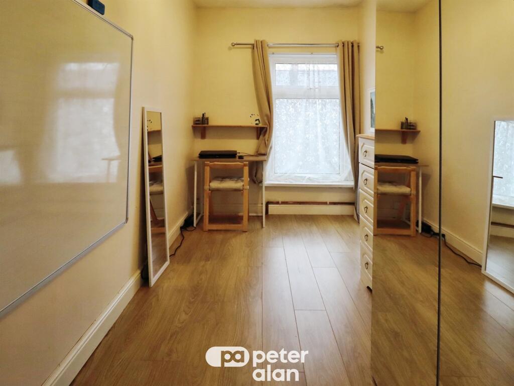 Apartment in Cardiff, Adamsdown - View 4