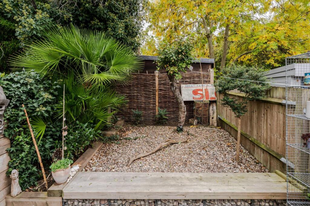 College Road, London SE21 photo 3