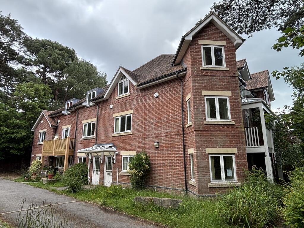 Main image of property: 11 Parklands, 16 Branksome Hill Road, Bournemouth BH4 9LD