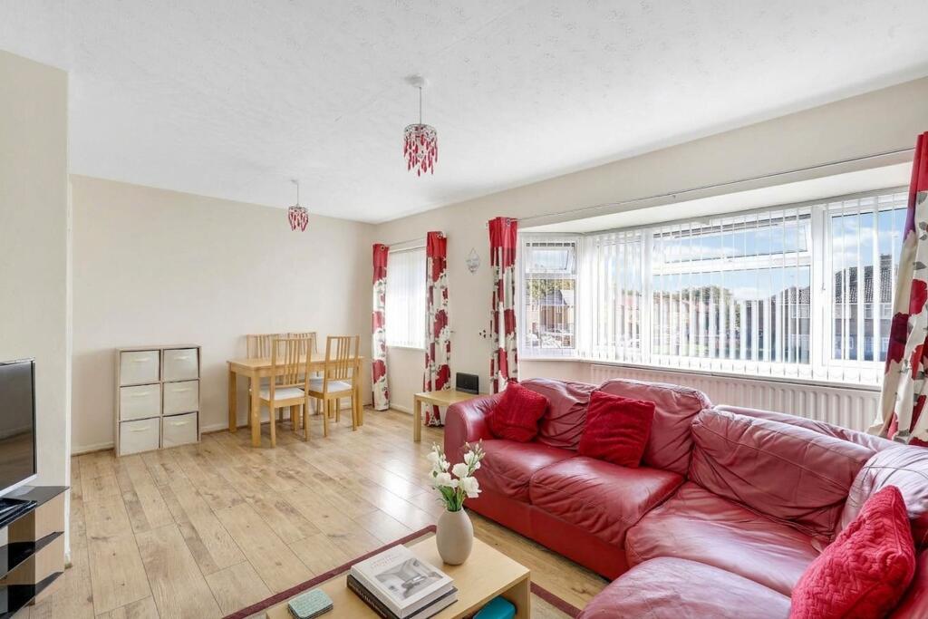 Apartment in Nottingham, Redhill - View 3