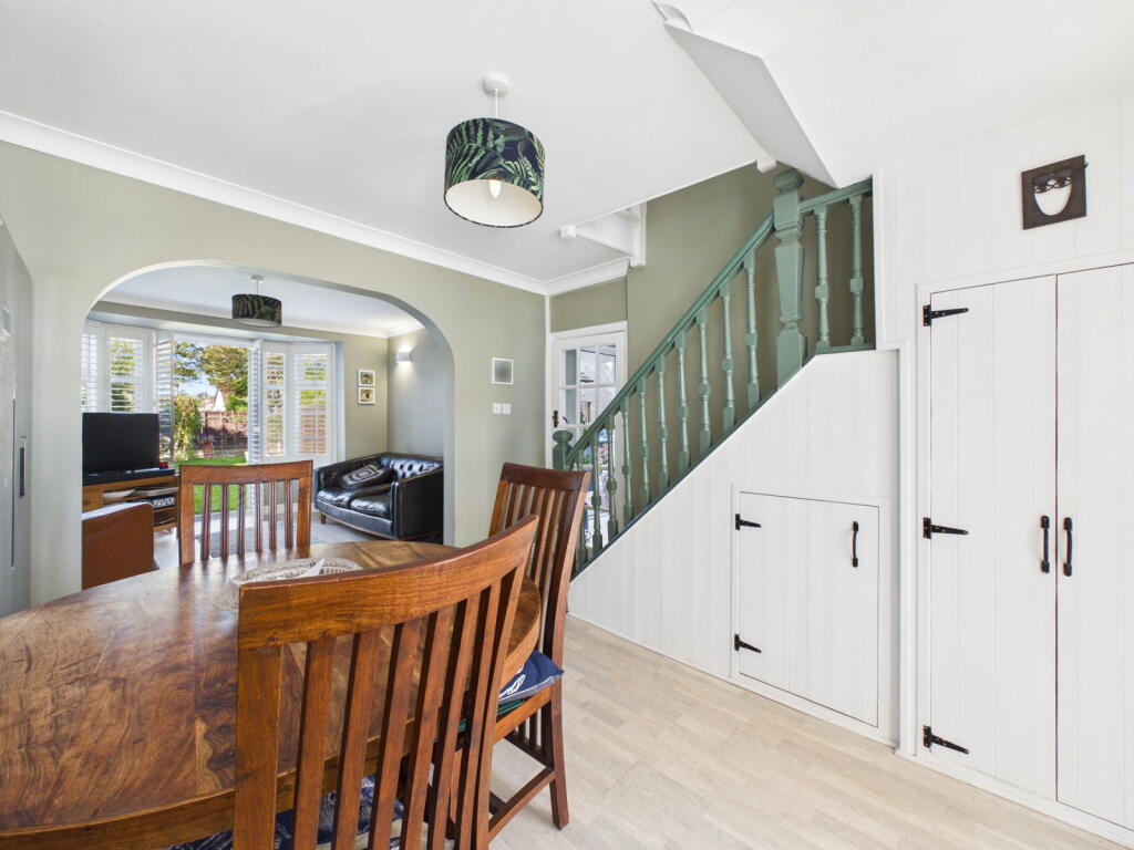 Wallace Avenue, Worthing, BN11 photo 4
