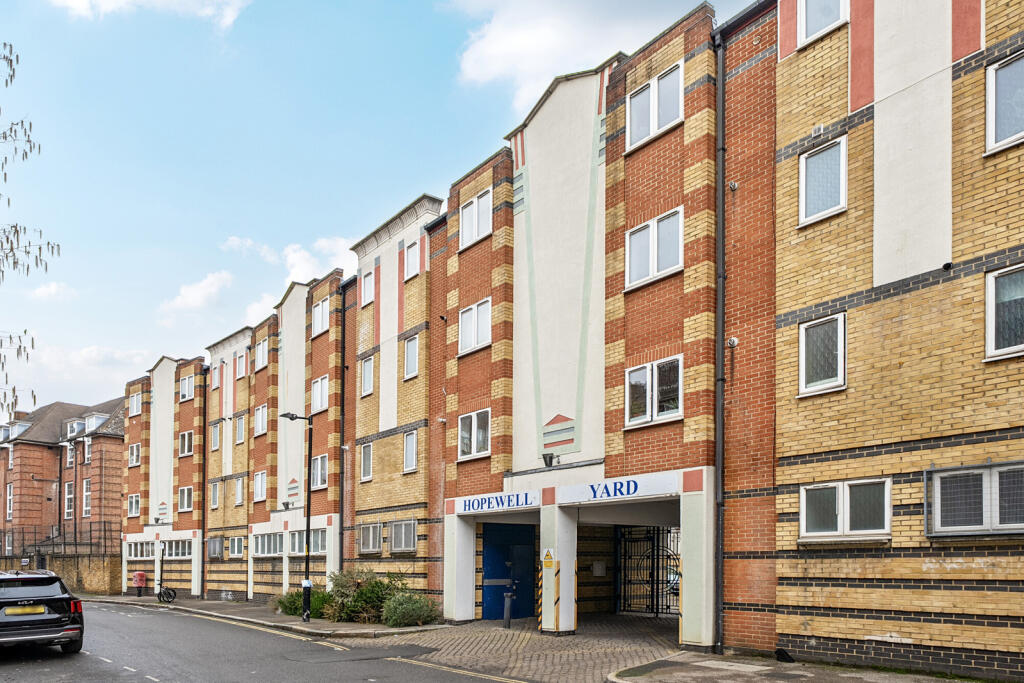 2-bed maisonette on Hopewell Street, London, £400,000