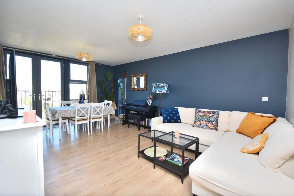 Apartment in Upton, St Crispin's - View 5