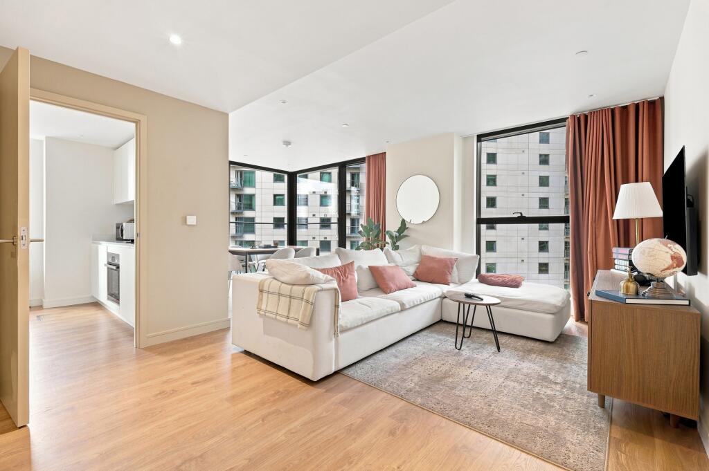 Main image of property: Hampton Tower, Canary Wharf, E14