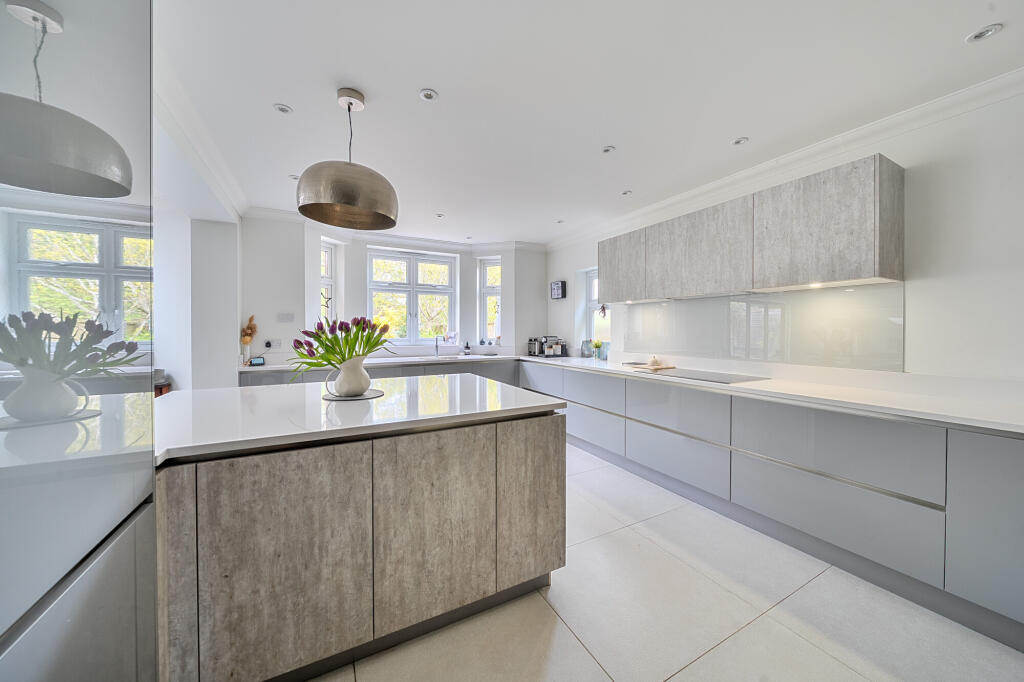 House in St Albans - View 3