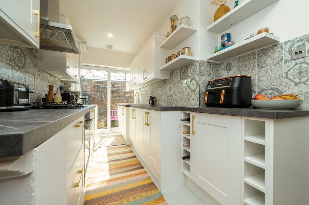 House in London, Worton - View 5