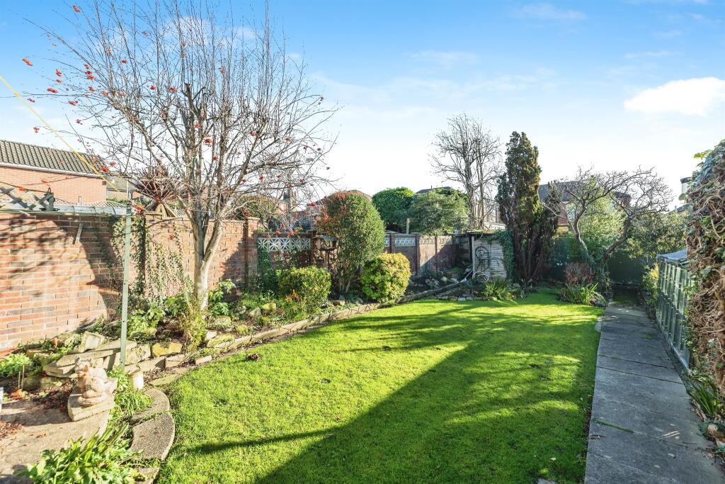 Lower Northcroft, South Elmsall, PONTEFRACT photo 4