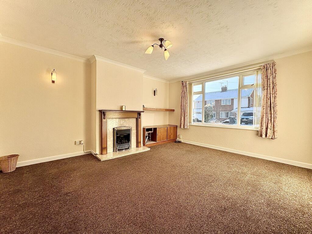 Dingle View, SEDGLEY, DY3 3LE photo 2