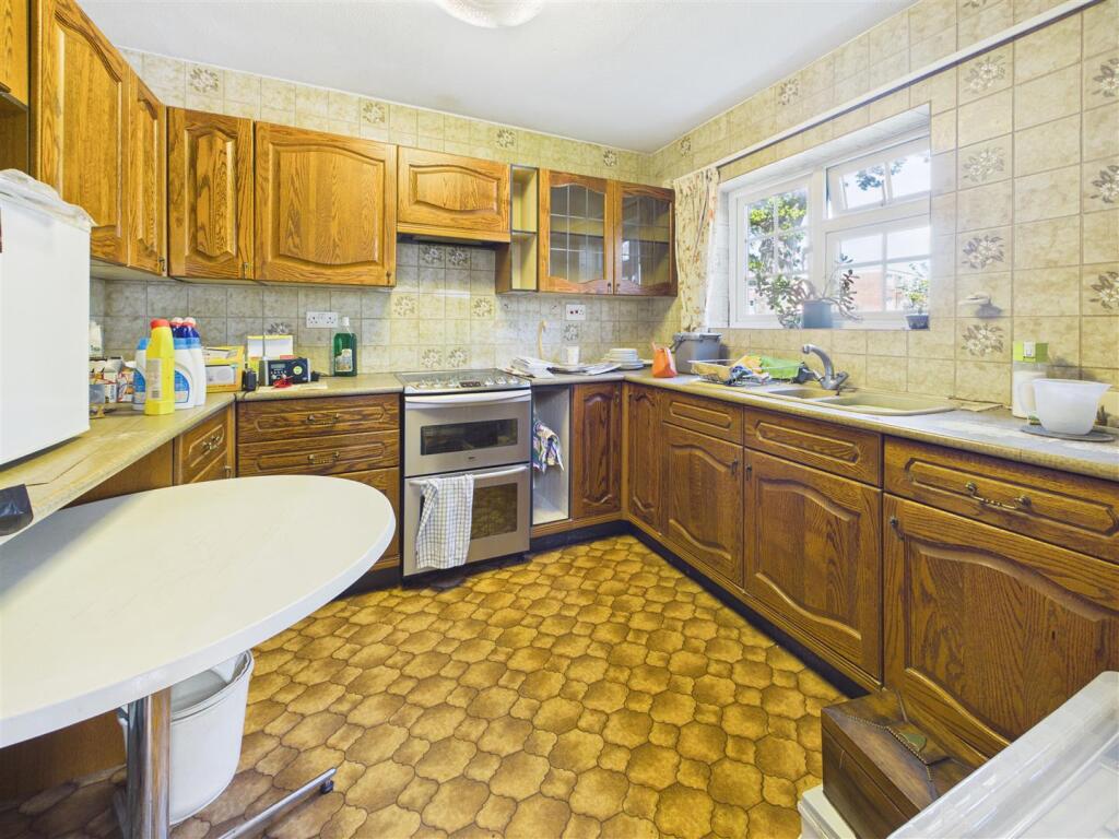 House in Walton-on-Thames, Surrey - View 5